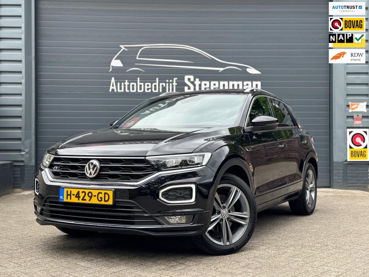 Volkswagen T-Roc - 1.5 TSI Sport Business R-Line | Pano | Trekh. | LED - AutoWereld.nl