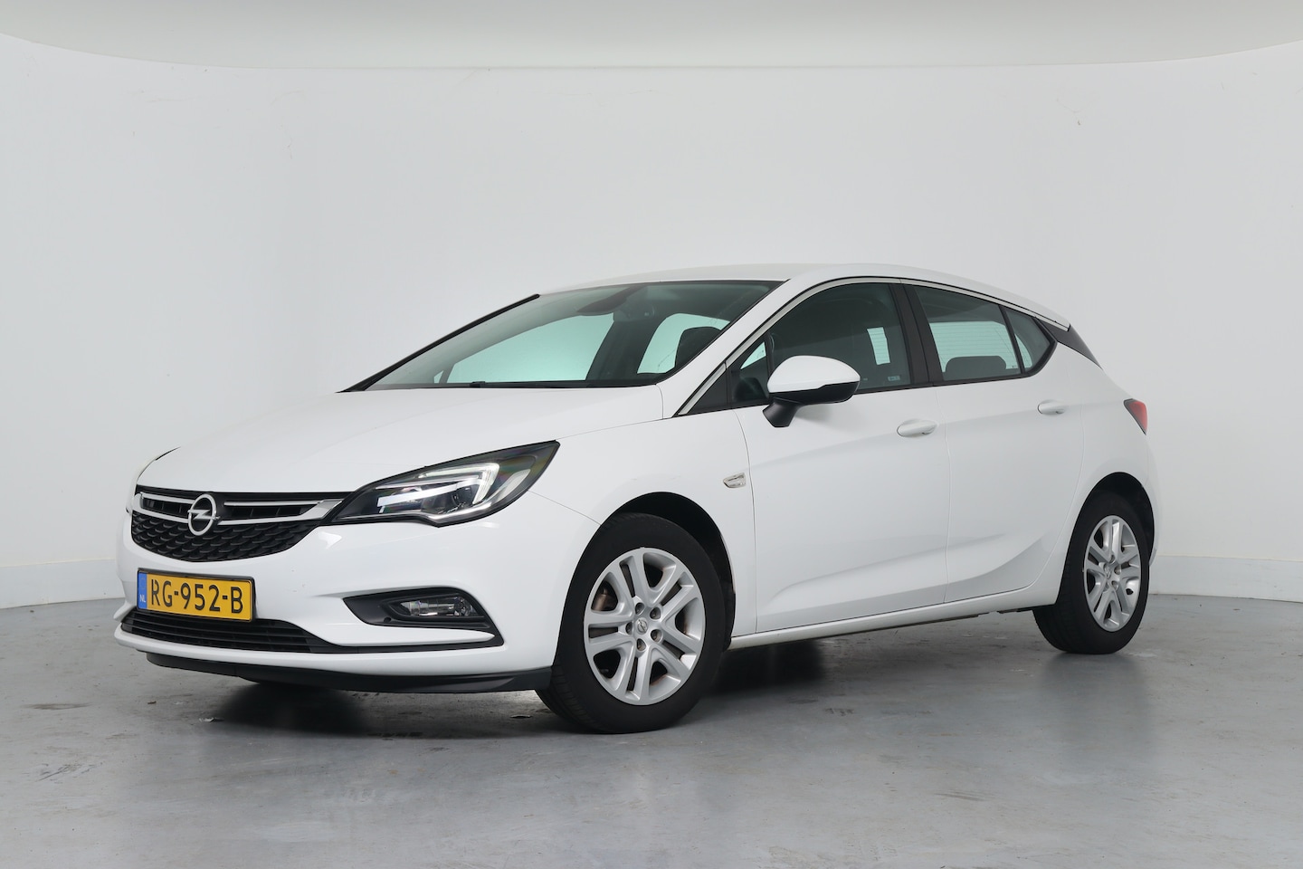 Opel Astra - 1.4 Business+ | Navigatie | Parkeersensoren | Airco | Cruise Control | Apple Carplay & And - AutoWereld.nl