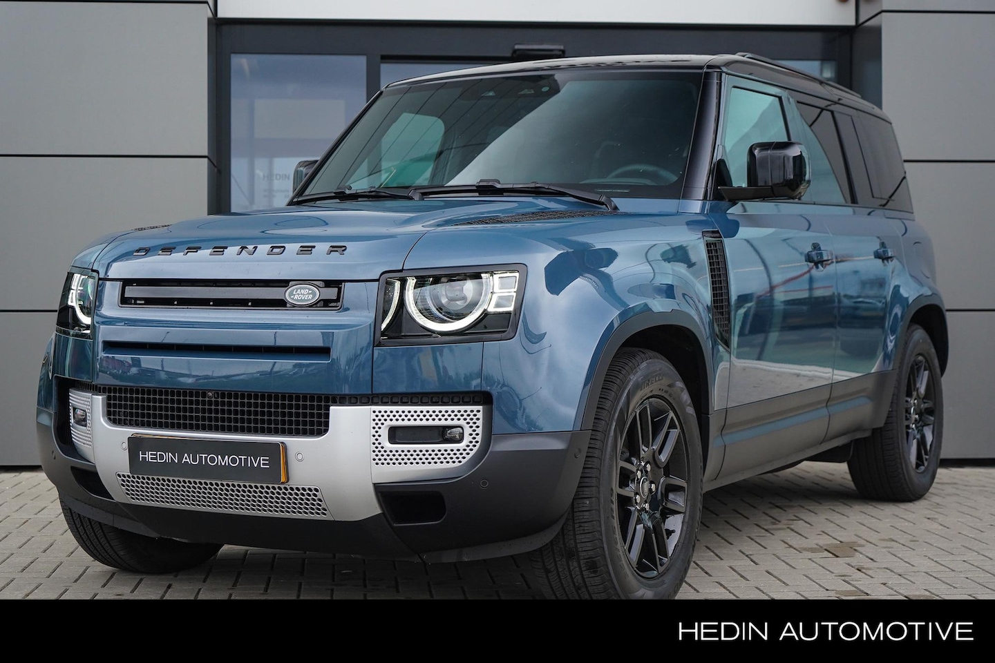 Land Rover Defender 110 - 2.0 P300e 110 S | Cold Climate Pack | Trekhaak | Elektrisch panoramadak | - AutoWereld.nl