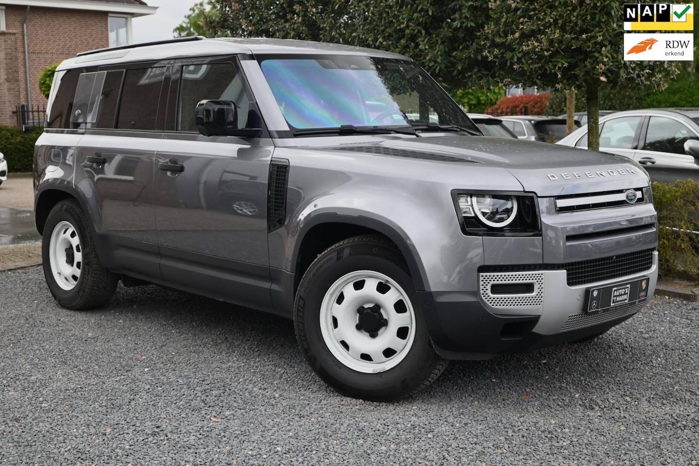 Land Rover Defender 110 - 2.0 D240 110 240 PK INCL BTW Luchtvering 360 Camera Meridian LED 18'' - AutoWereld.nl