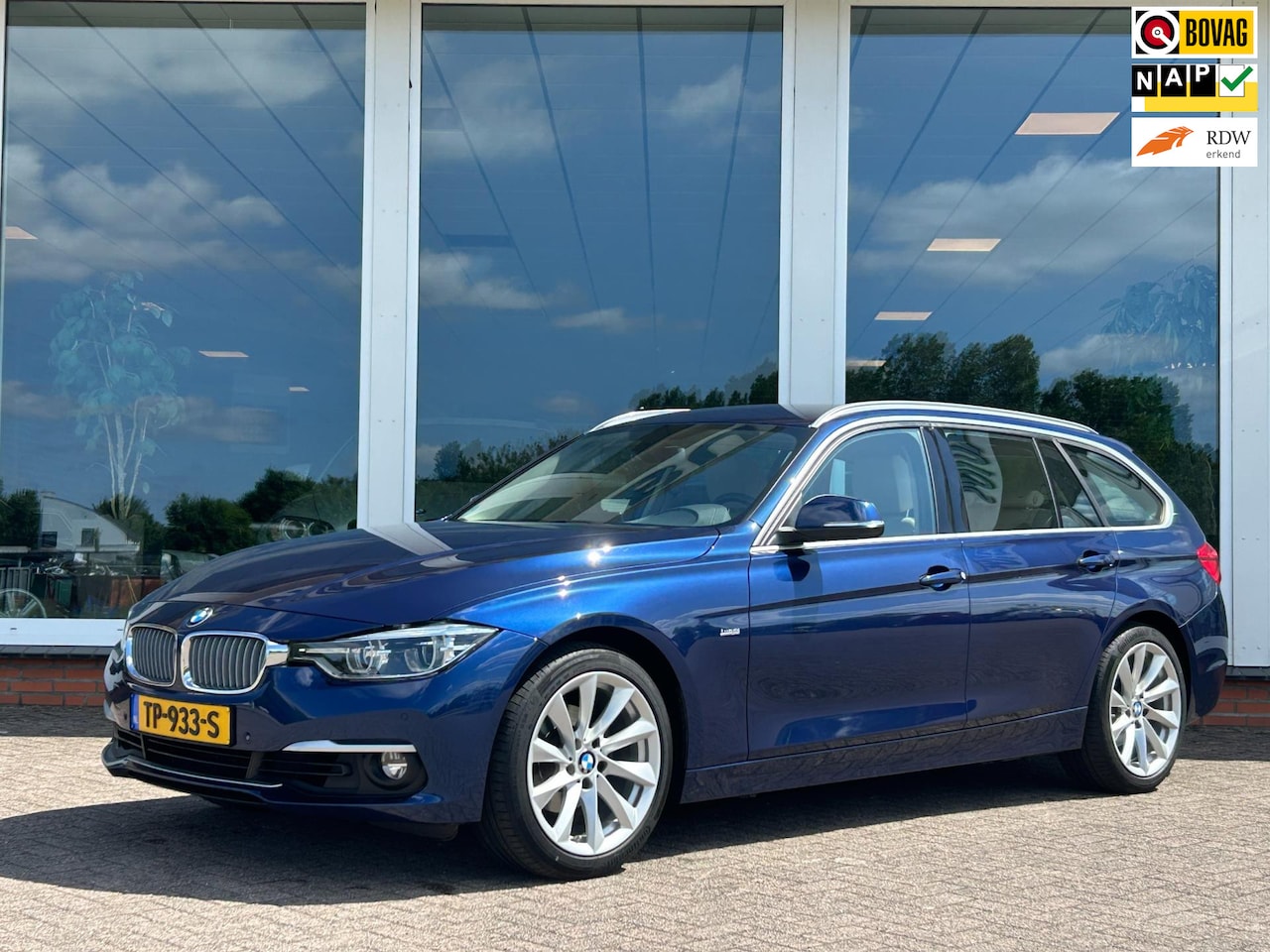 BMW 3-serie Touring - 318i AUT. - Luxury Edition - Origineel NL - NAP - Leder - Navi - PDC - AutoWereld.nl
