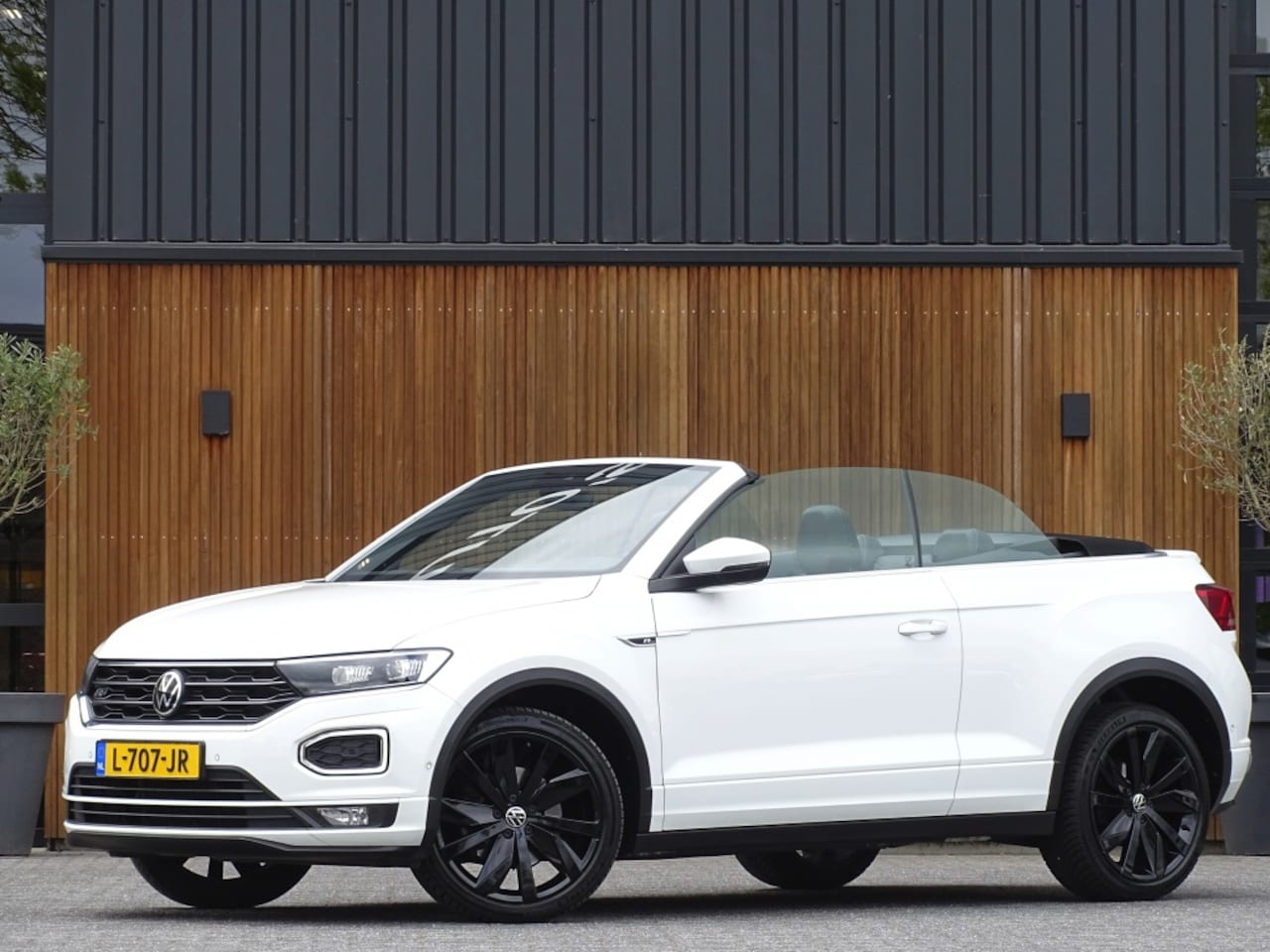 Volkswagen T-Roc Cabrio - 1.5 TSI DSG automaat / R-Line / 2021 / LED *NAP* - AutoWereld.nl