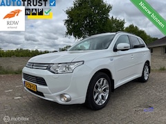 Mitsubishi Outlander - 2.0 PHEV Instyle | Camera | Pano | CC