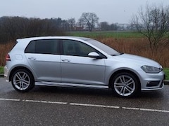 Volkswagen Golf - 1.6 TDI Connected Series