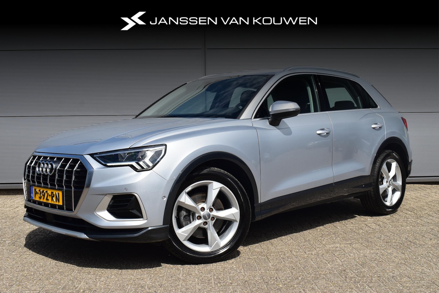 Audi Q3 - 40 TFSI quattro Advanced Pro Line Business / Virtual / Matrix / Sportstoelen / Trekhaak - AutoWereld.nl
