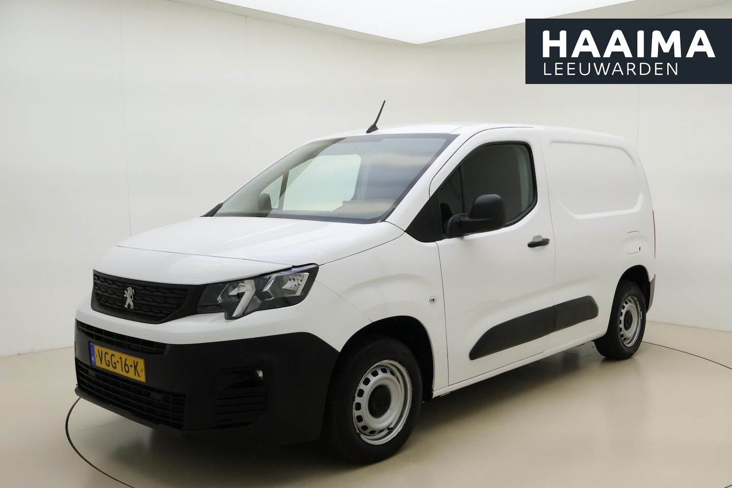 Peugeot Partner - 1.5 BlueHDI Premium 100PK | 3-Zits | Trekhaak | Parkeer Hulp Achter | Apple Carplay & Ando - AutoWereld.nl