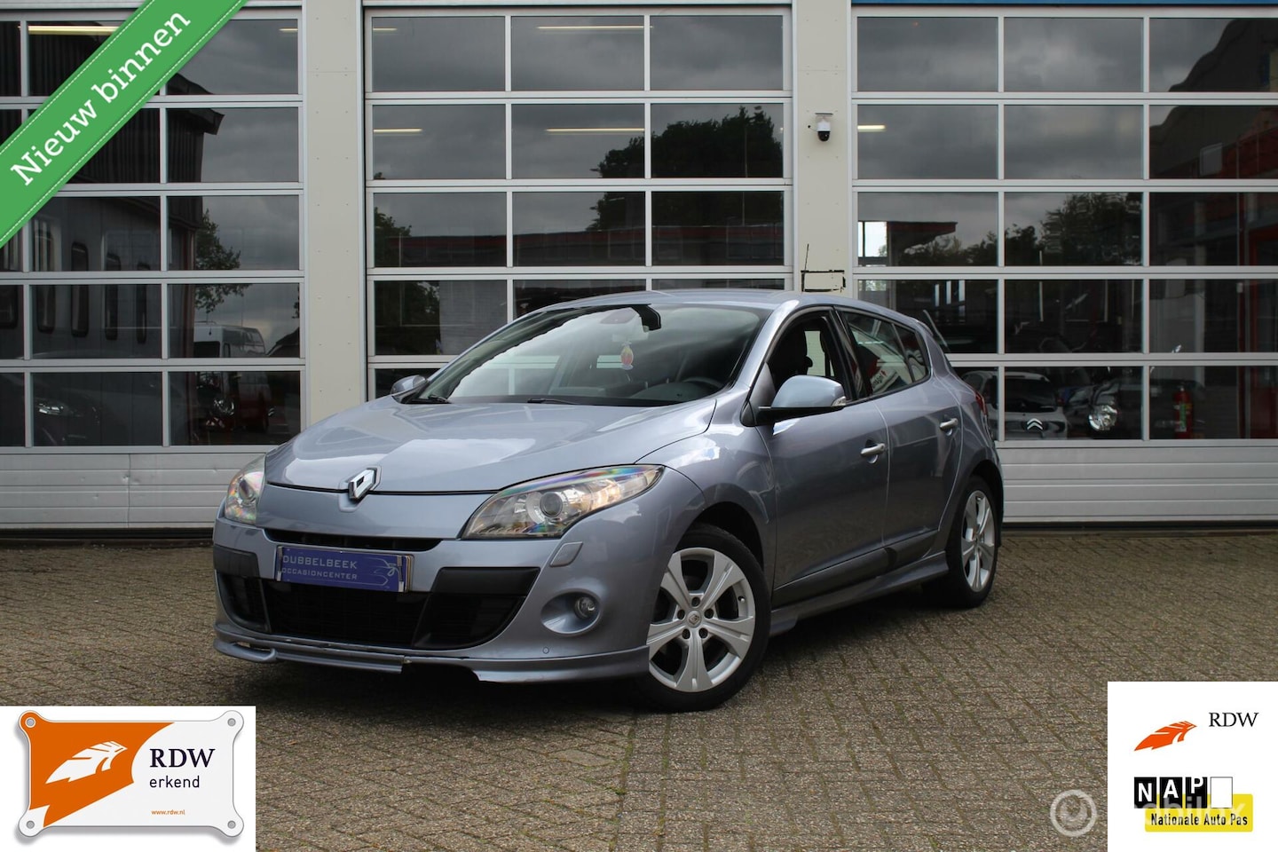 Renault Mégane - 1.6-16V 110PK 5-Deurs Dynamique NAVIGATIESYSTEEM BLUETOOTH TEl.CARKIT KEYLESS GO!/ENTRY! C - AutoWereld.nl