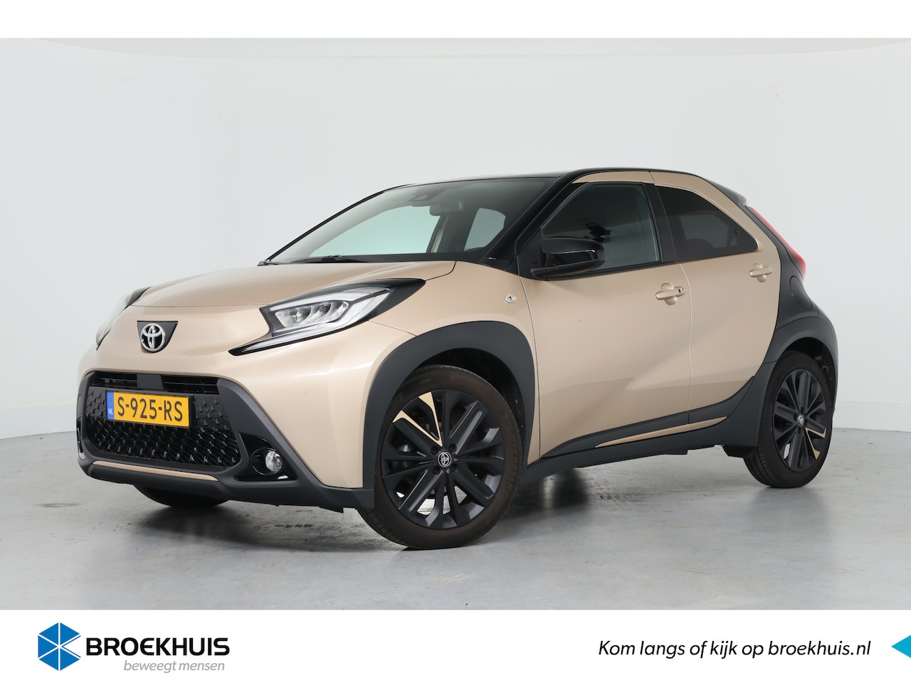 Toyota Aygo X - 1.0 VVT-i S-CVT Premium | Adaptive Cruise | Camera | Keyless | Stoelverwarming | Led | JBL - AutoWereld.nl