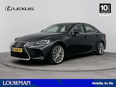 Lexus IS - 300h Hybrid Luxury Line | Navigatie | Dodehoek Ass. | Stoelverwarming | Climate Control |