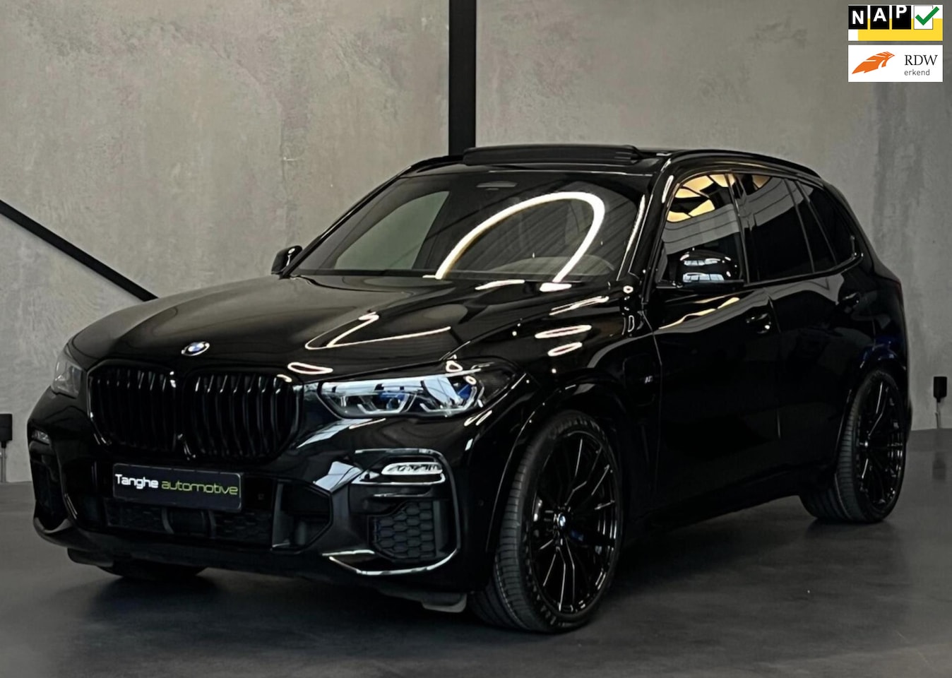 BMW X5 - XDrive45e M-Sport, Panodak, Comf.stoelen, Trekhaak, HUD, ACC, Harman Kardon - AutoWereld.nl