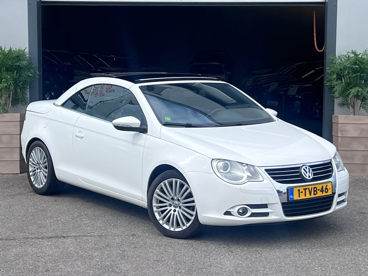 Volkswagen Eos - 1.4 TSI Highline / PANO / NAVI / LEER / APK / CRUISE CONTROL / - AutoWereld.nl