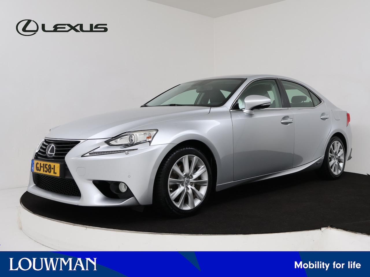 Lexus IS - 300h First Edition | Navigatie | Camera | LM velgen | - AutoWereld.nl