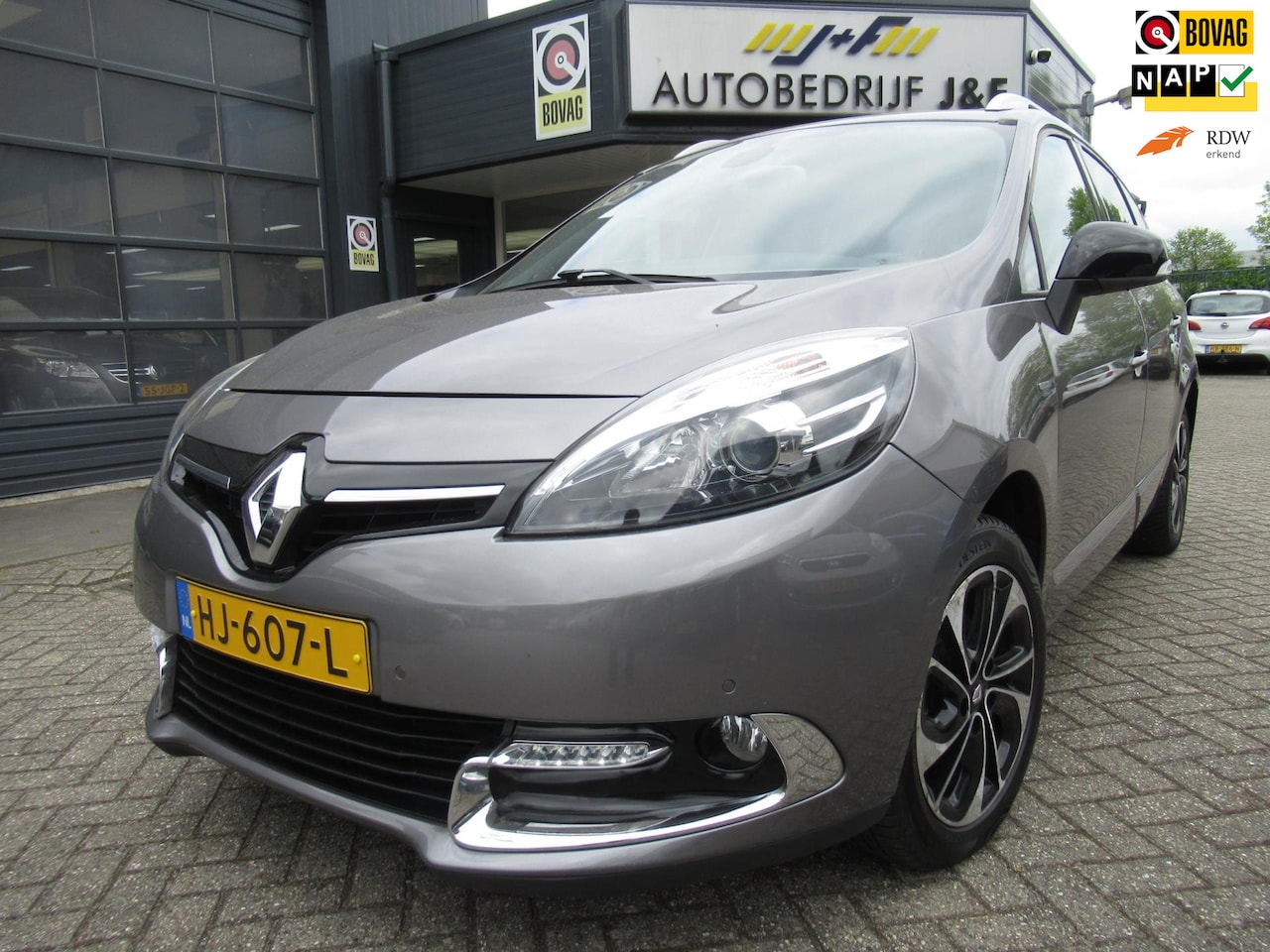 Renault Grand Scénic - 1.2 TCe Bose 7p. / 1ste EIG / 7 pers. / NAV / CAMERA / PDC - AutoWereld.nl