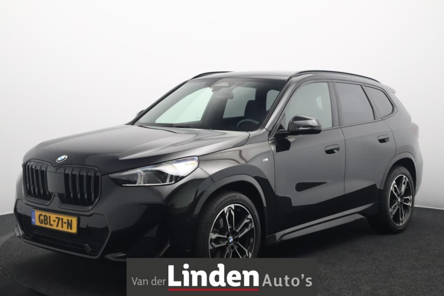 BMW X1 - sDrive18i M-Sport | Panorama dak | El. Inklapbare Trekhaak | Herman/Kardon - AutoWereld.nl