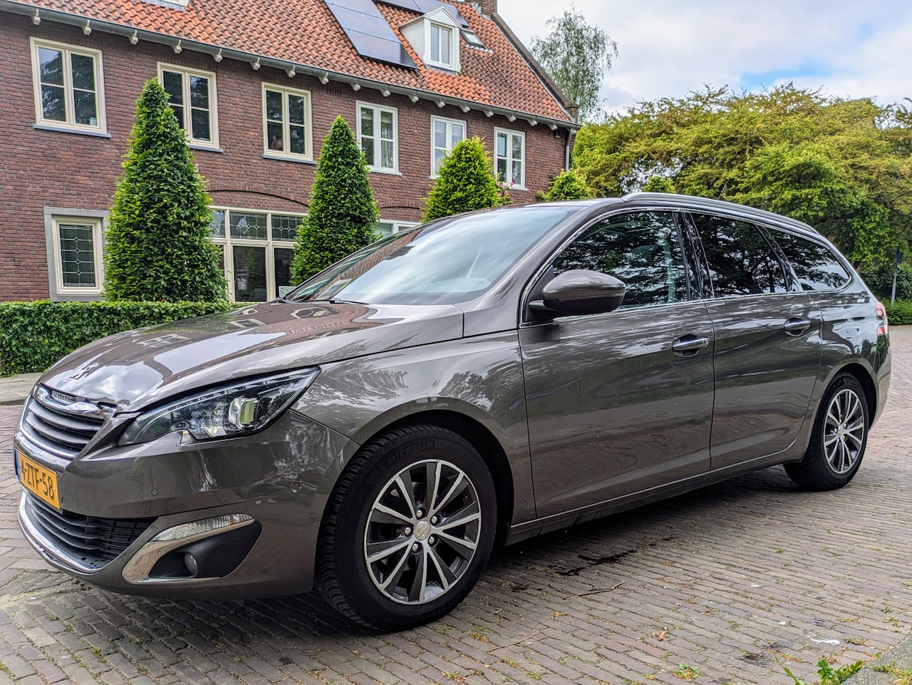 Peugeot 308 SW - 1.2 PureTech Blue Lease Premium - AutoWereld.nl