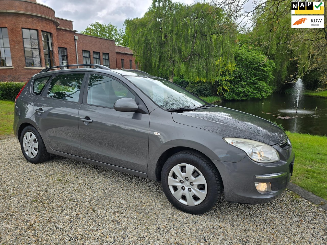 Hyundai i30 CW - 1.6i Dynamic AIRCO - AutoWereld.nl