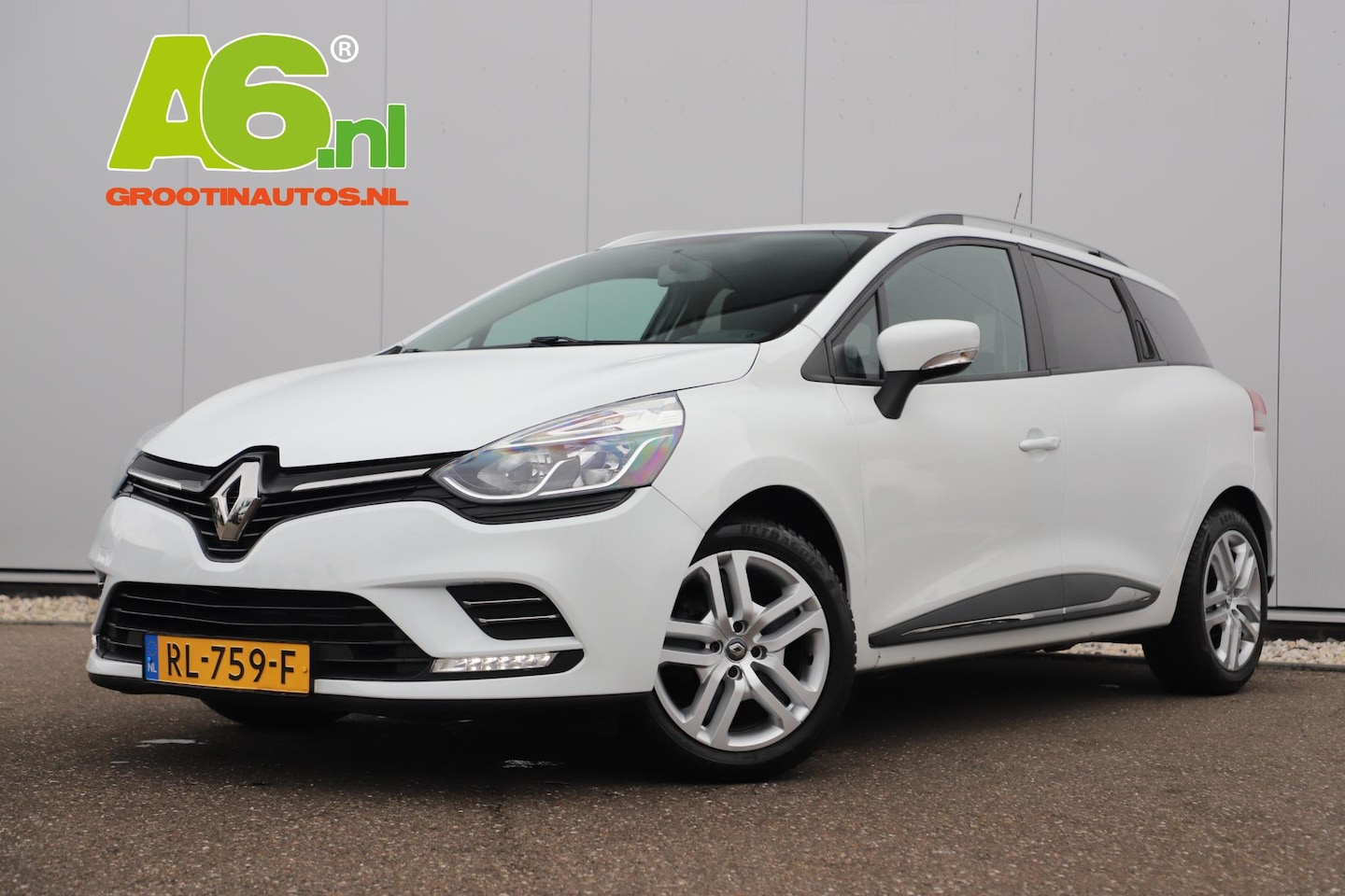 Renault Clio Estate - 0.9 TCe Zen Navigatie Airco Cruise Control Bluetooth DAB Parkeersensor - AutoWereld.nl