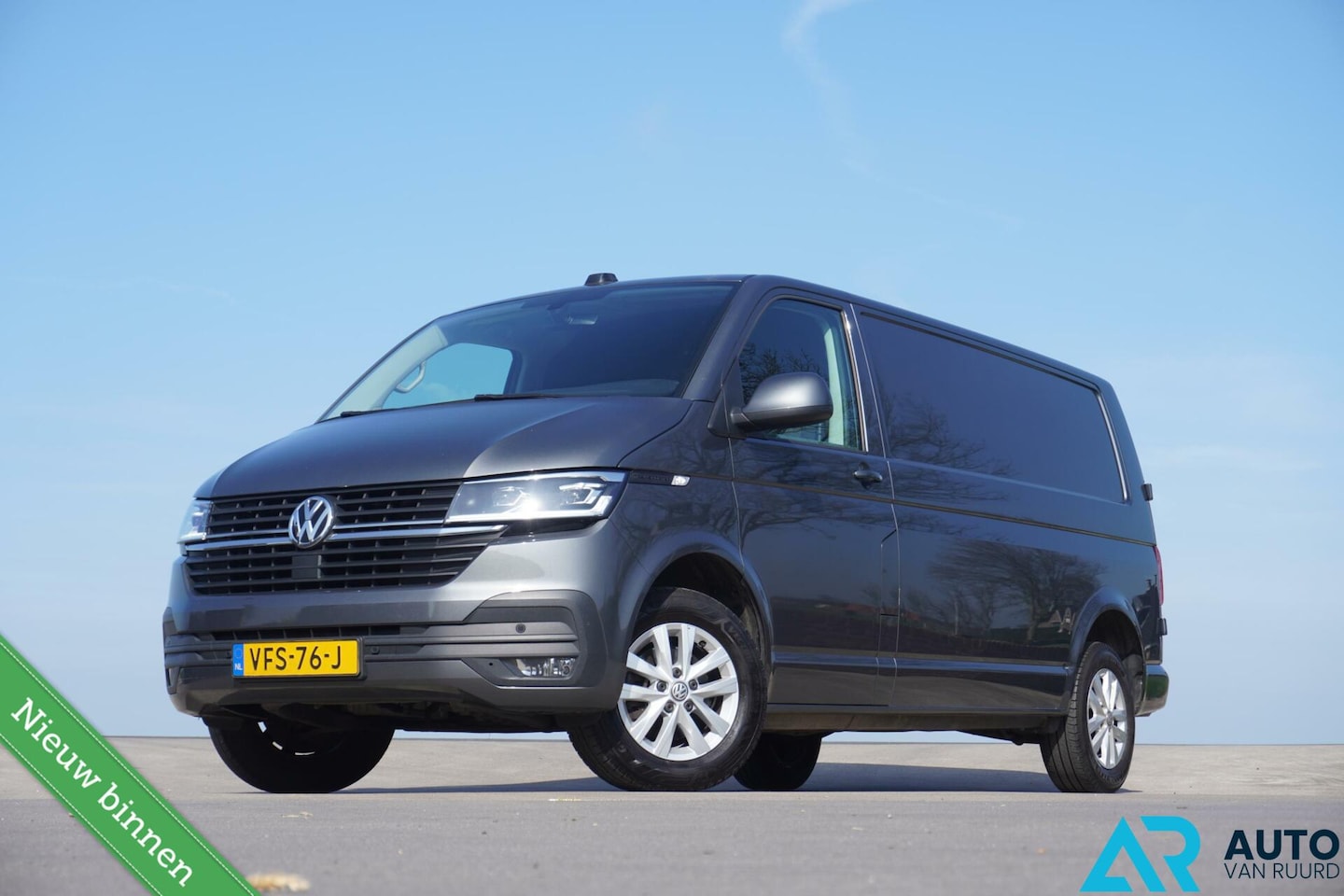 Volkswagen Transporter - 2.0 TDI L2H1 * Automaat * T6.1 * LED - AutoWereld.nl