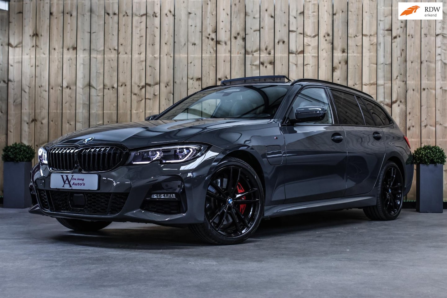 BMW 3-serie Touring - 330e M-Sport *Pano*M-Stoelen*H/K*Keyless*Head-Up*Trekhaak* - AutoWereld.nl