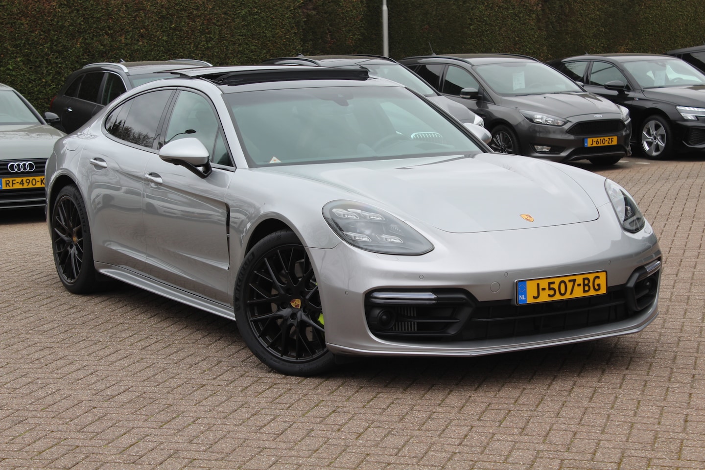 Porsche Panamera - 2.9 4 E-Hybrid / Panoramadak / 360Camera / Achterasbesturing / Head-up / 21'' / Burmester - AutoWereld.nl