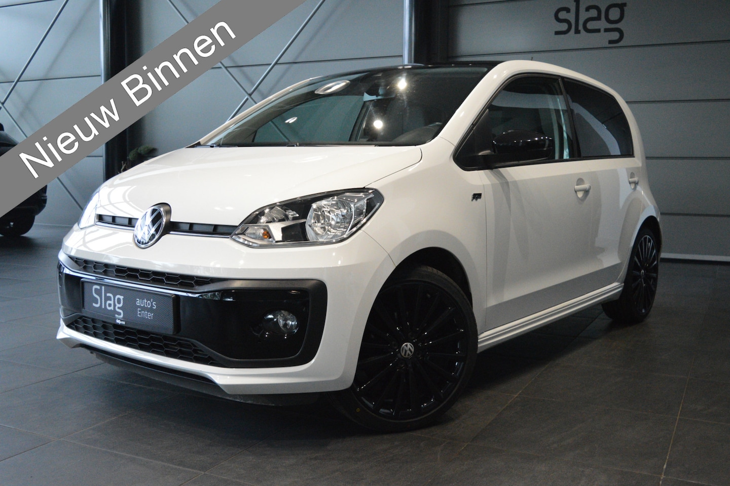 Volkswagen Up! - 1.0 R-Line clima cruise camera pdc 17 inch !! - AutoWereld.nl