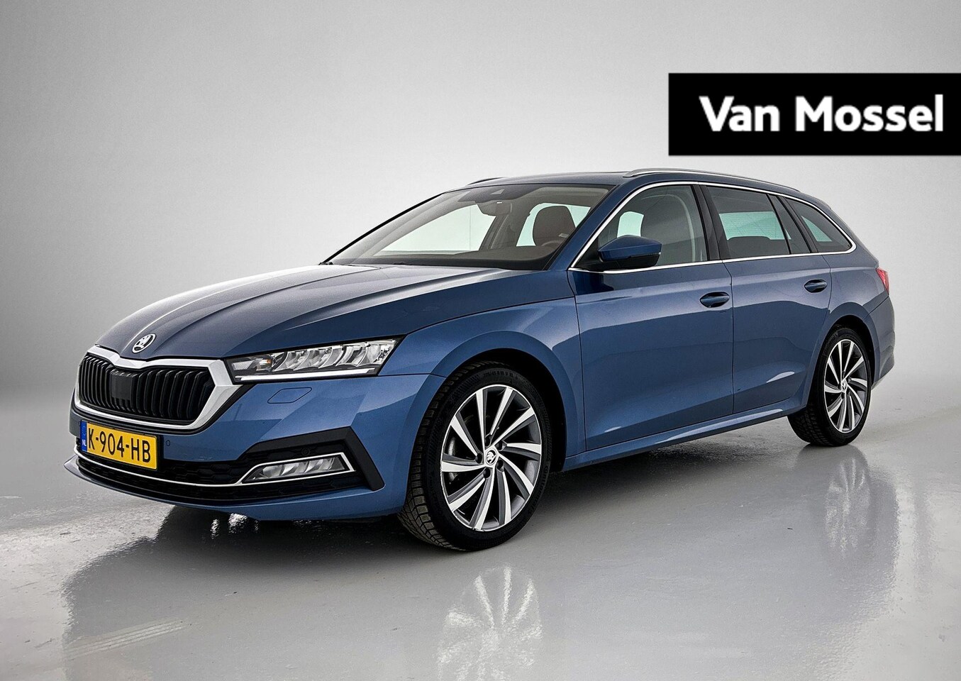 Skoda Octavia Combi - 1.0 e-TSI Business Edition Plus | PANORAMADAK | STOEL\STUURVERWARMING | ELEK. LAADKLEP | A - AutoWereld.nl