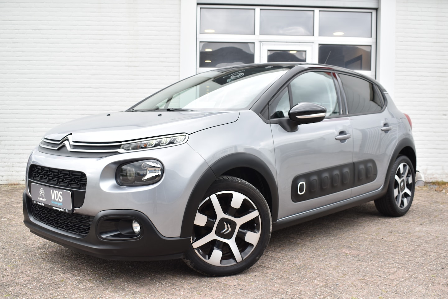 Citroën C3 - PureTech 82 S&S Shine Panorama dak | Airco | 17 inch Velgen | apple carplay | - AutoWereld.nl