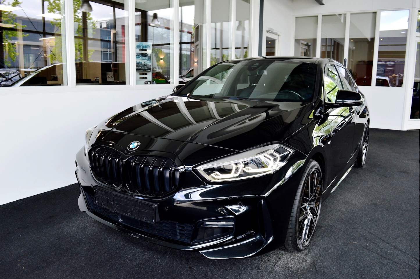 BMW 1-serie - 120i M-Sportedition | HUD | Pano | HiFi - AutoWereld.nl