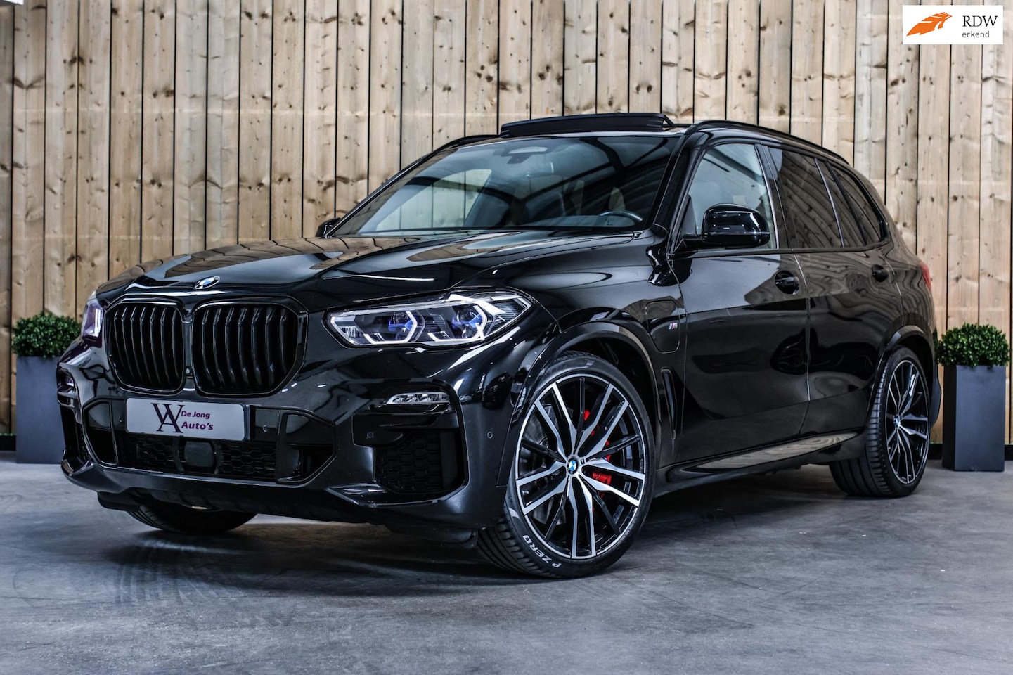 BMW X5 - XDrive45e M-Sport *Skylounge*H/K*4-Wiel besturing*Soft-Close* - AutoWereld.nl
