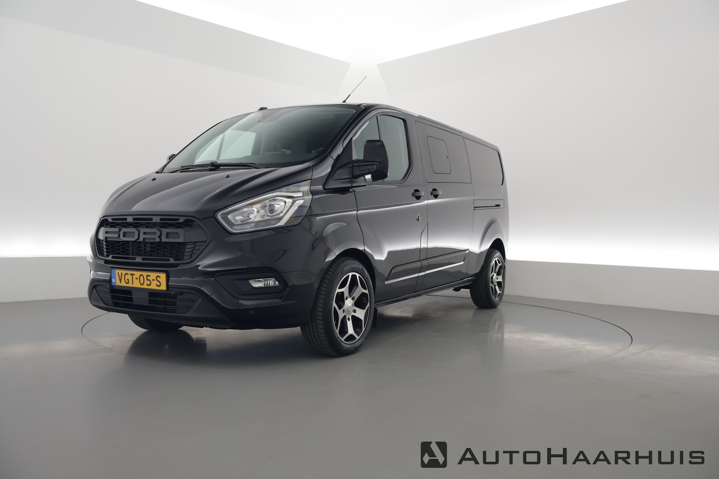 Ford Transit Custom - 300 2.0 TDCI L2H1 Limited DC | Trekhaak | Leder | Adapt. Cruise | Camera | Navi - AutoWereld.nl