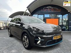 Kia e-Niro - DynamicLine 64 kWh 100% SOH 3-Fase Dealer Onderhouden 1e Eigenaar Rijklaarprijs
