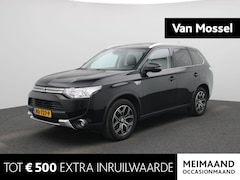 Mitsubishi Outlander - 2.0 PHEV Executive Edition | Panoramadak | Achteruitrijcamera | Trekhaak | Lederen Bekledi
