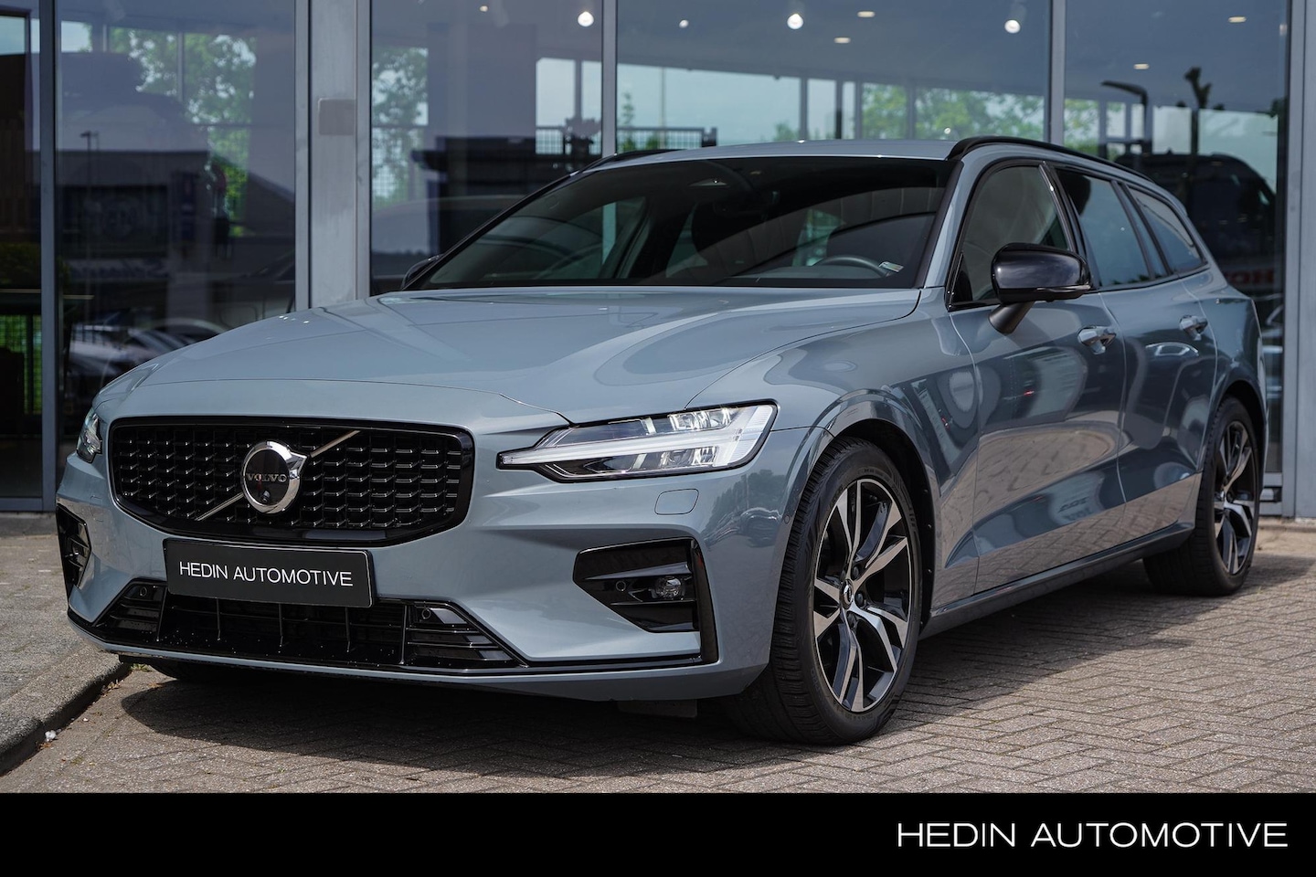Volvo V60 - B3 Plus Dark Mild Hybride Automaat 163pk Volvo V60 B3 Plus Dark | Adaptive Cruise | 360 Ca - AutoWereld.nl