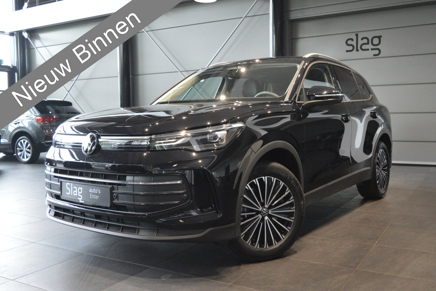 Volkswagen Tiguan - 2.0 TDI Life navi camera cruise led keyless trekhaak 150 pk !! - AutoWereld.nl