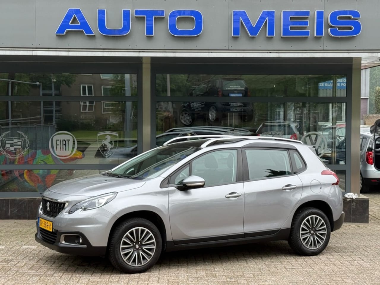 Peugeot 2008 - 1.2 PureTech Blue Lion Navi Panoramadak Airco - AutoWereld.nl