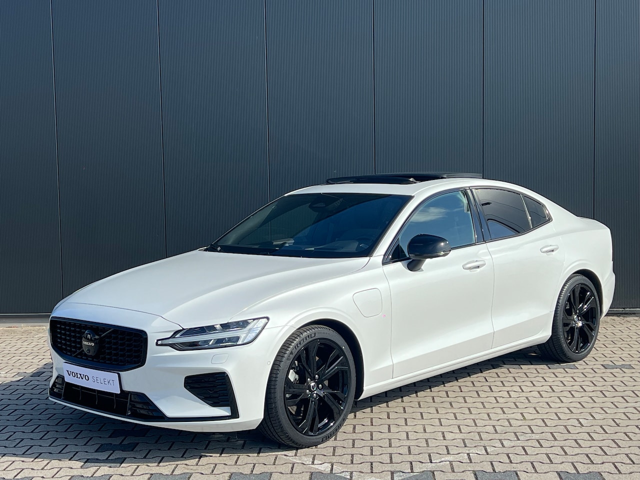 Volvo S60 - Recharge T6 AWD Ultimate Dark | Bowers&Wilkins | Trekhaak | 360 Camera | Sportstoelen | He - AutoWereld.nl