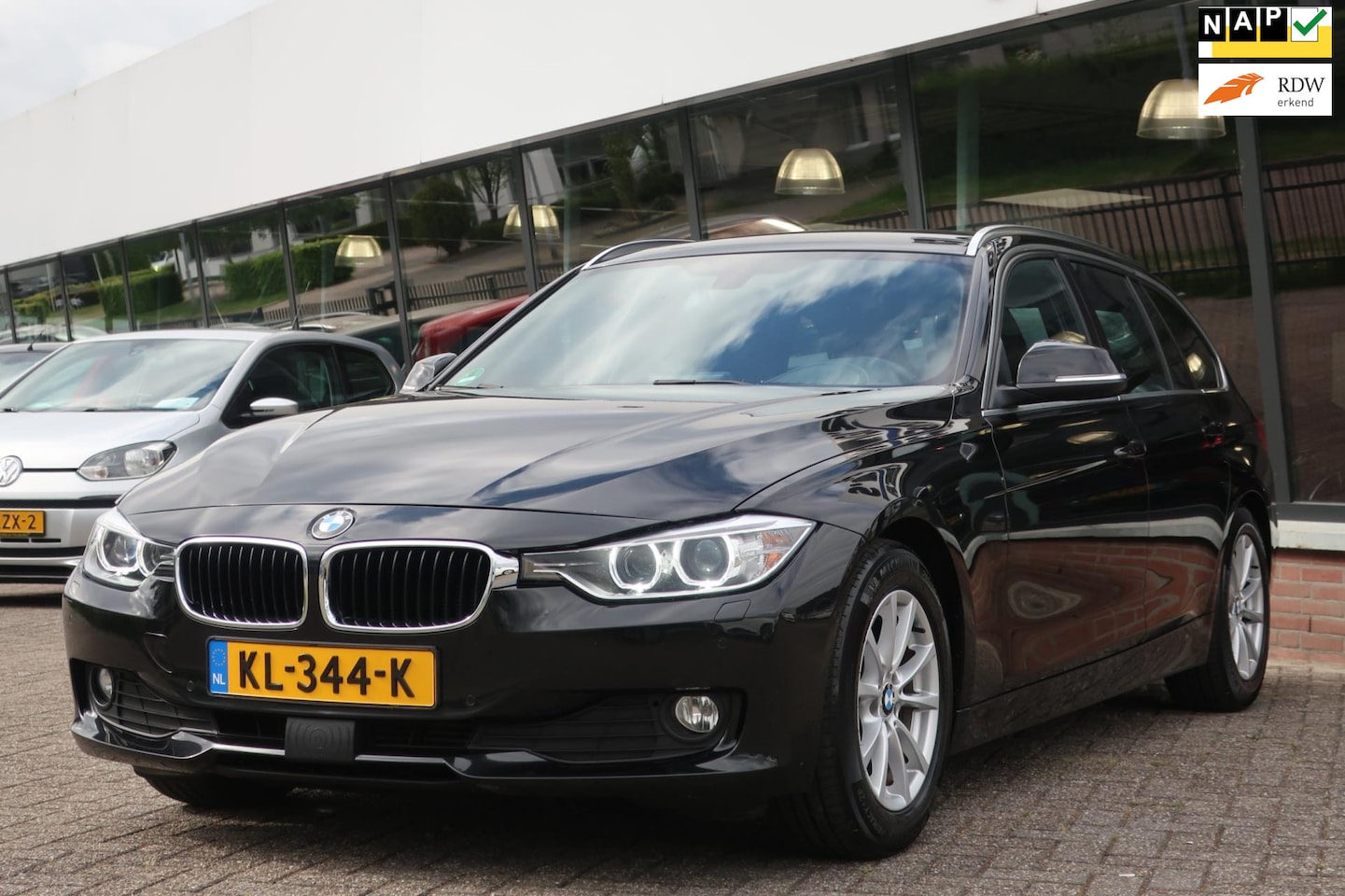 BMW 3-serie Touring - 320d EffitDyn Edit. High Exe. ADAP-CRUIS_PRO-NAVI_HUDUP_CAM_LED. - AutoWereld.nl