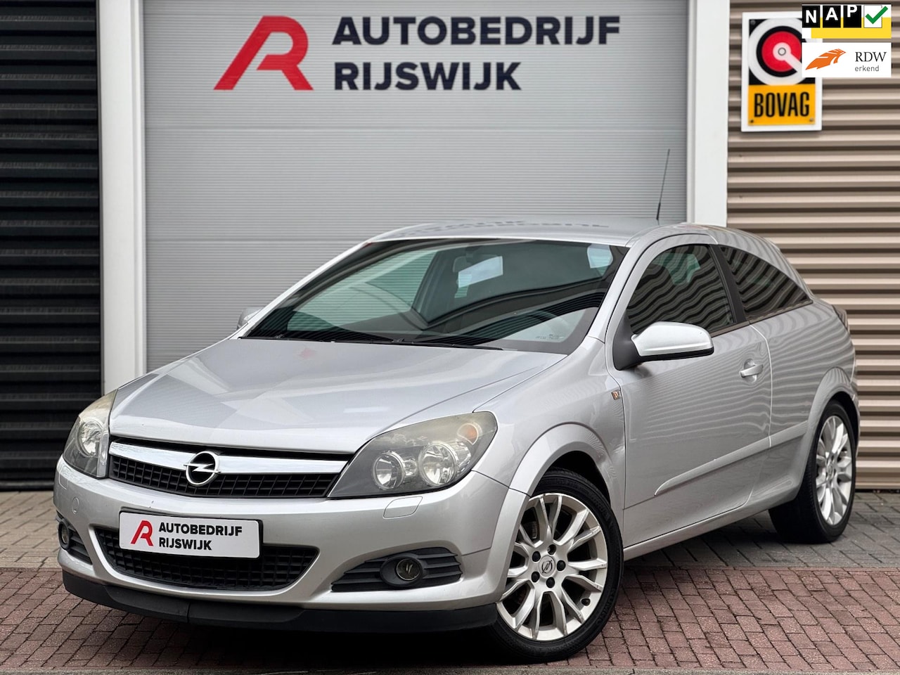 Opel Astra GTC - 1.6 Sport Airco/Elektrische ramen - AutoWereld.nl