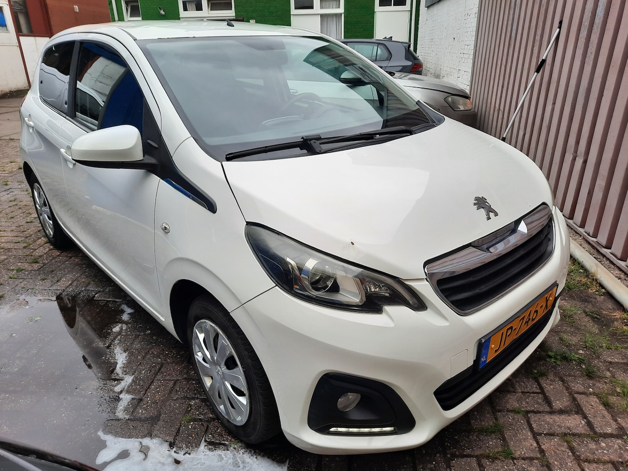 Peugeot 108 - 1.0 e-VTi Active Opties en accessoires:   ABS Airbag Airbag passagier Airco Bekerhouder Bumpers in carrosse - AutoWereld.nl