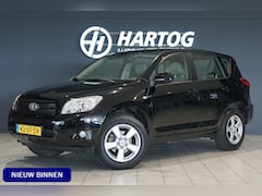 Toyota RAV4 - 2.0 VVTi Executive 4WD AUT. + KEYLESS / LEDER / STOELVERWARMING / PDC