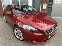 Volvo V40 - 1.6 T3 Momentum / Camera / Navi / PDC / 18 inch / Cruise / NAP