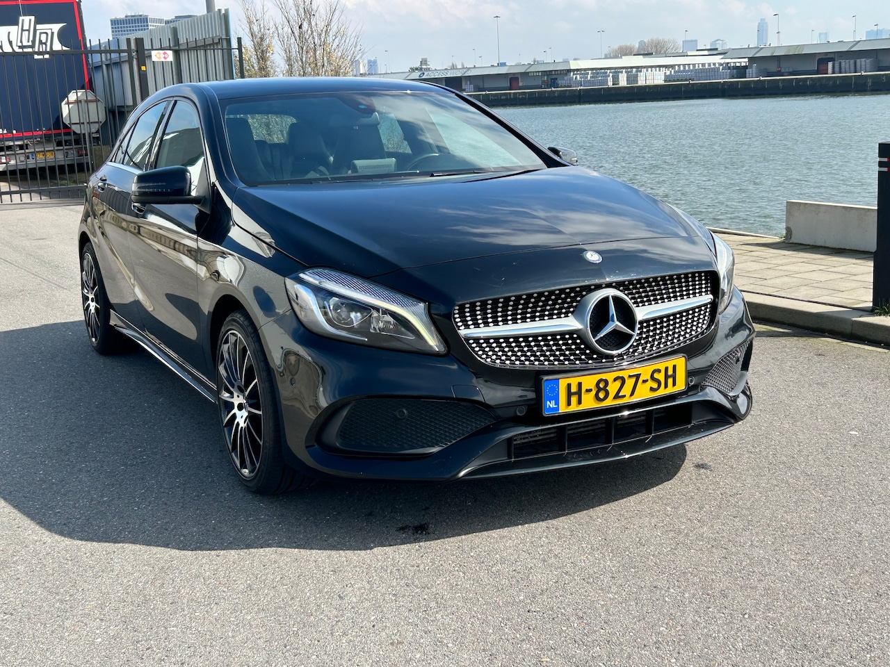 Mercedes-Benz A-klasse - 180 Ambition AMG SPORTPAKKET PANO LEDER PDC - AutoWereld.nl