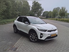 Kia Stonic - 1.0 T-GDi DynamicPlusLine Camera, stuur-stoelverwarming, trekhaak,  4 seizoenen banden,  dealeronderhouden, 120 Pk!