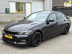 BMW 3-serie - 318d 2.0 150 PK AUT Bj 2019 Sport Black Edition Navi Virtual Display Keyless Leder Xenon L