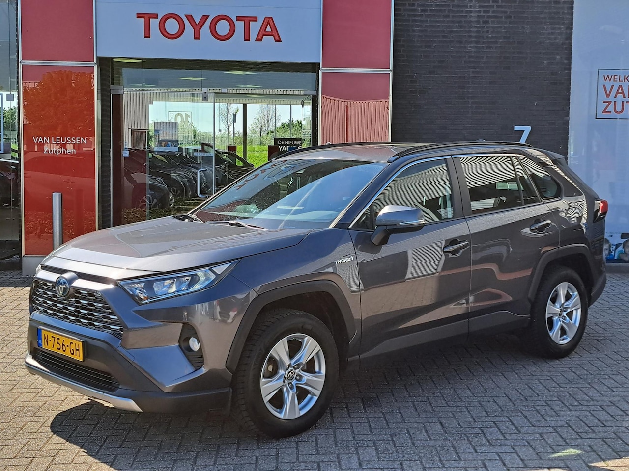 Toyota RAV4 - 2.5 HYBRID BUSINESS TREKHAAK AD-CRUISE NAVIGATIE CAMERA LED NL-AUTO - AutoWereld.nl