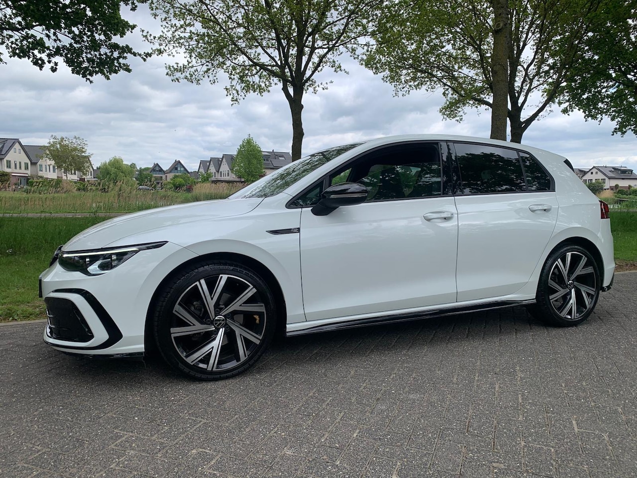 Volkswagen Golf - 1.5 eTSI R-Line Business 1.5 eTSI R-Line Business - AutoWereld.nl