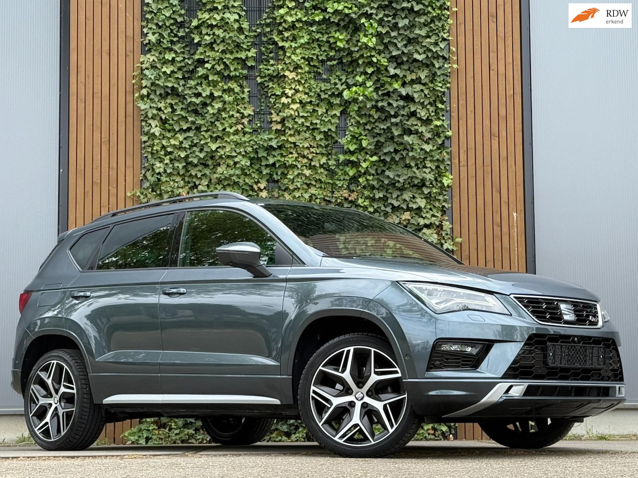 Seat Ateca - 1.5 TSI FR 1.5 TSI DSG|LED|CARPLAY|19''|CAMERA - AutoWereld.nl