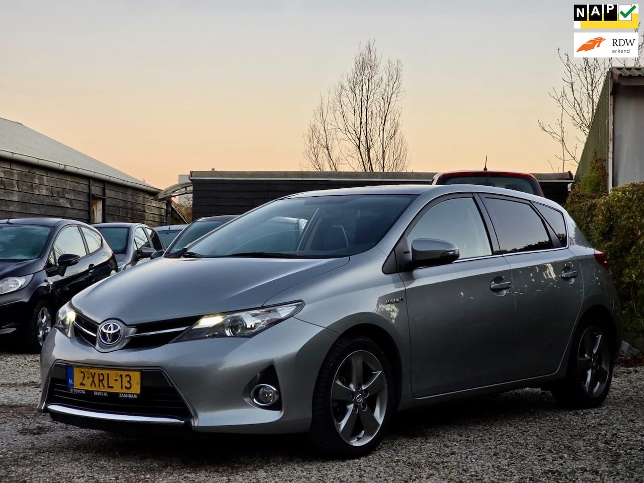 Toyota Auris - 1.8 Hybrid Lease Pano/Trekhaak/Camera - AutoWereld.nl