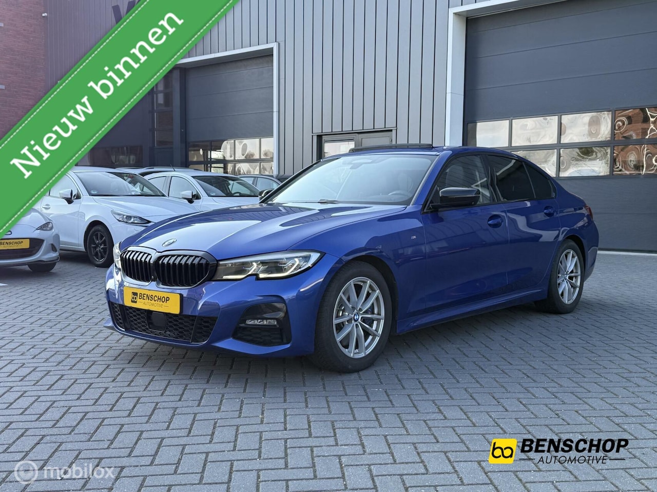 BMW 3-serie - 320i M Sport Schuifdak Laser LED ACC Navi Carplay Camera Leer Harman Kardon - AutoWereld.nl