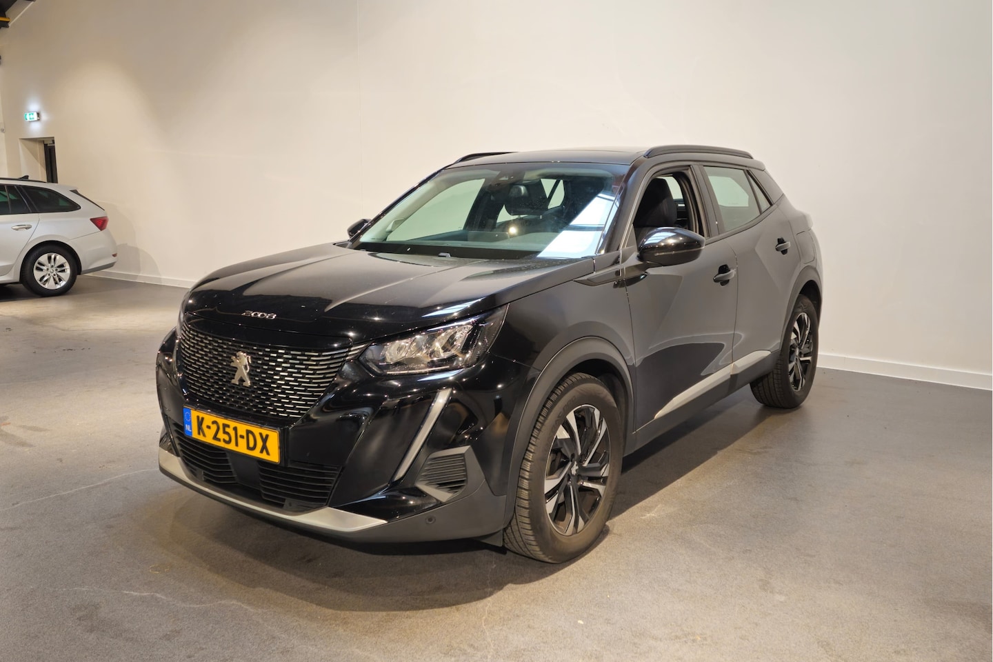 Peugeot 2008 - 1.2 PureTech Allure - Panoramadak - Stoelverwarming - Android Auto/Apple Carplay -Automaat - AutoWereld.nl